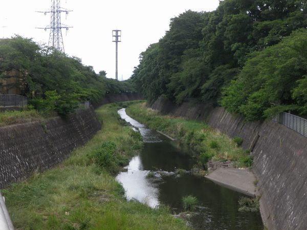 残堀川遊歩道 新奥多摩街道からJR中央線まで