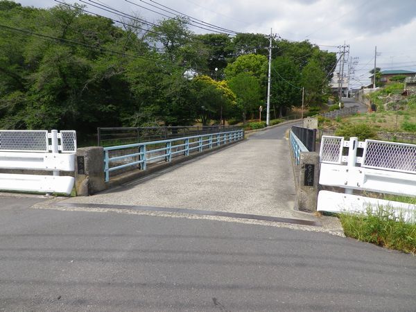 残堀川遊歩道 滝の下