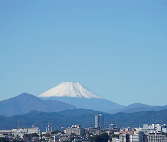 立川から、初冠雪の富士山。