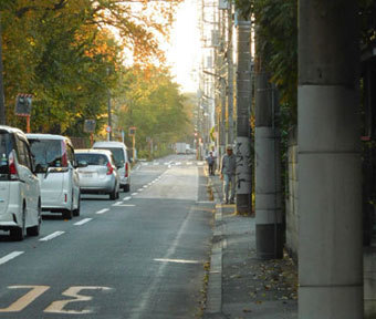 立川の不思議・再発見♪ “思いやり運転でお願いします”