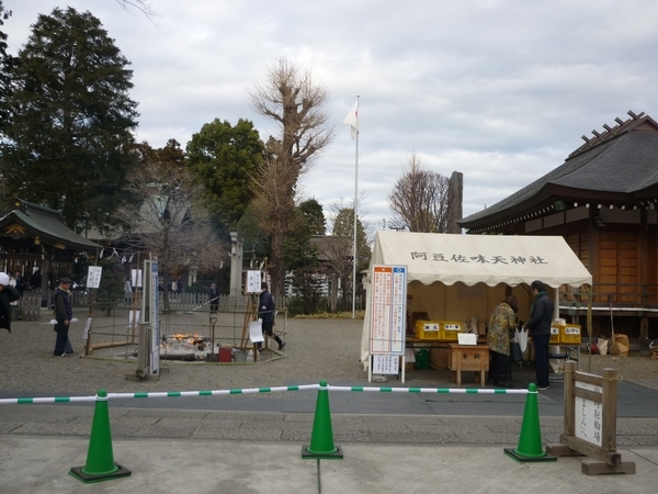 阿豆佐味天神社「お正月のかがり火」10日まで