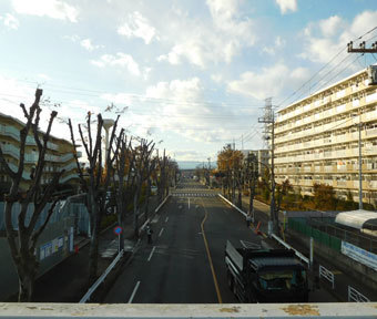 立川の不思議・再発見♪ “もうすぐ半世紀!!　一番町には同い年に誕生した歩道橋”