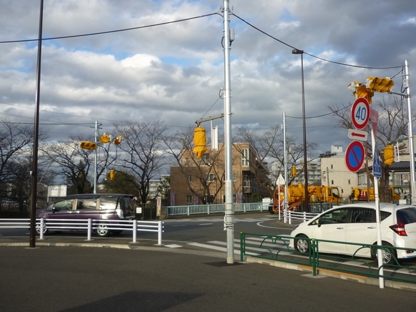 昭和記念公園西側の道路北詰に信号設置