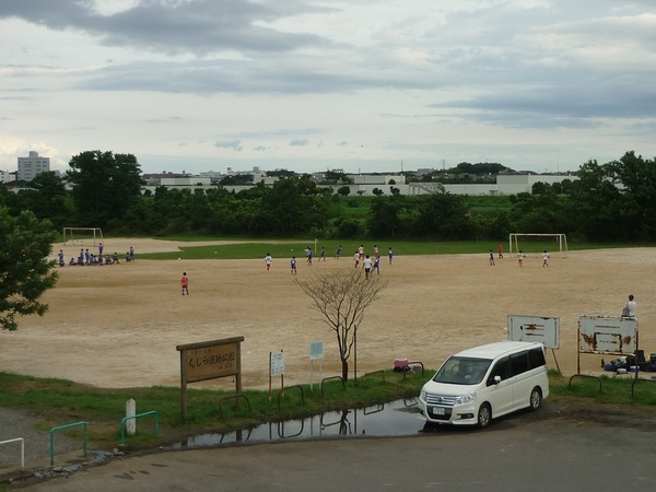 多摩川河川敷の様子　昭島（7月）