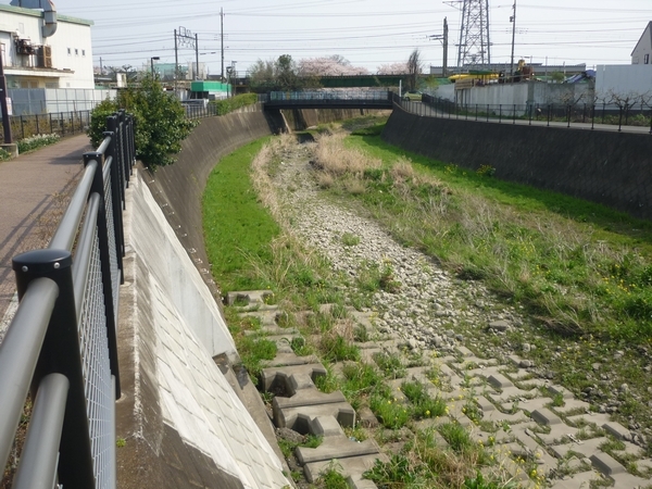 残堀川旧水路跡