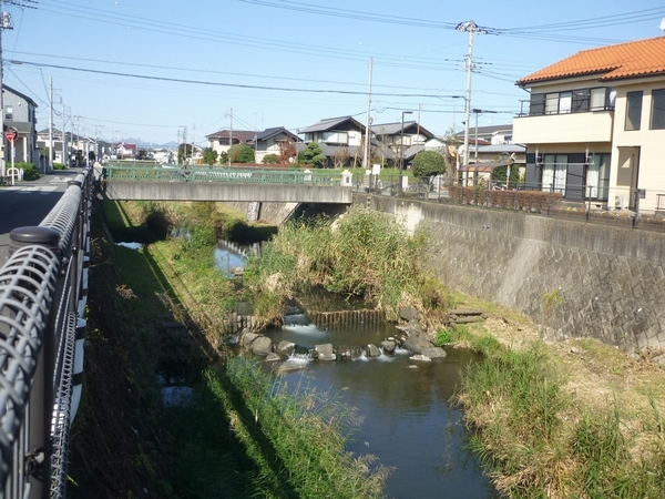 残堀川遊歩道 残堀川にかかる橋瑞穂町