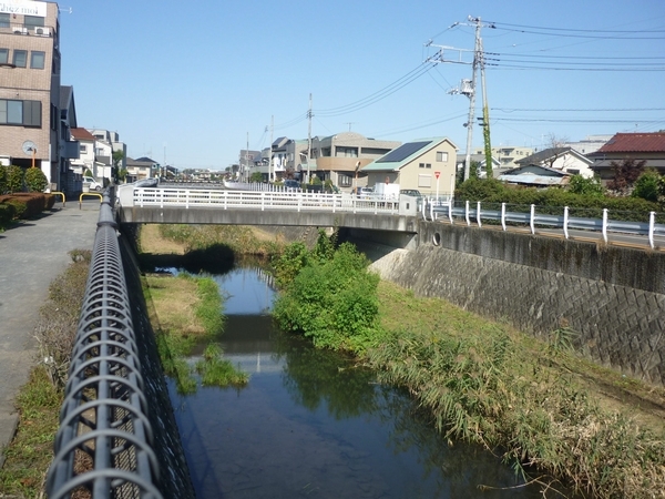 残堀川遊歩道 残堀川にかかる橋瑞穂町②