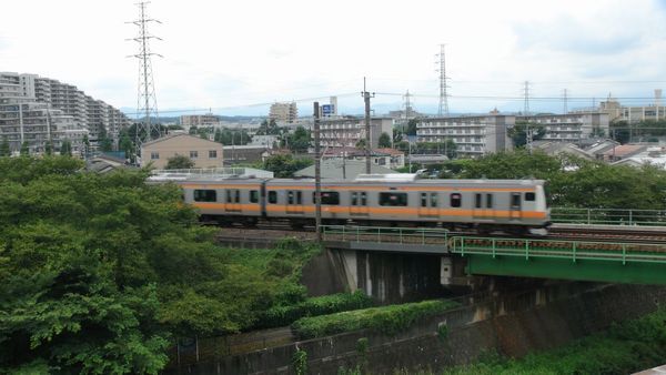 中央線と残堀川　暑さも峠を越えた？