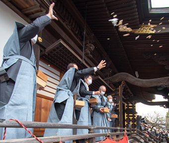 阿豆佐味天神社 節分 豆まき