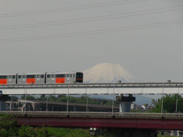 富士山とモノレール4月19日