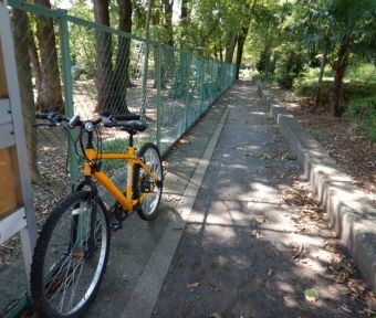 黄色が狙われている？ 一番橋公園にも黄色い自転車が