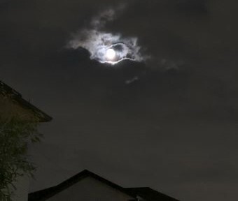 中秋の名月。今夜の立川市は曇り空に…