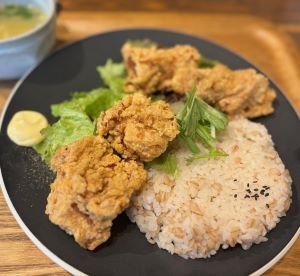 ボリューム満点からあげ定食ランチ