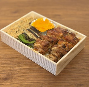 「炭火焼鳥 あら」の焼鳥弁当をテイクアウト