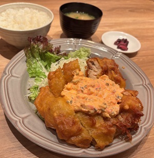 泉町「鶏肉と卵 幸の鳥（コウノトリ）」のランチ