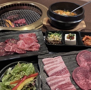 錦町ランチ　土日祝限定 焼肉満月のスペシャルランチ