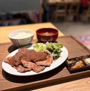 曙町「炭火焼き食堂 KIKUMATSUYA【菊松屋】」のランチ