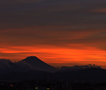 立川から「夕暮れと富士山」