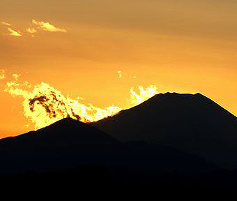 燃ゆる富士山