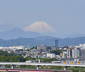 立川市「GWの街を見守る富士山」